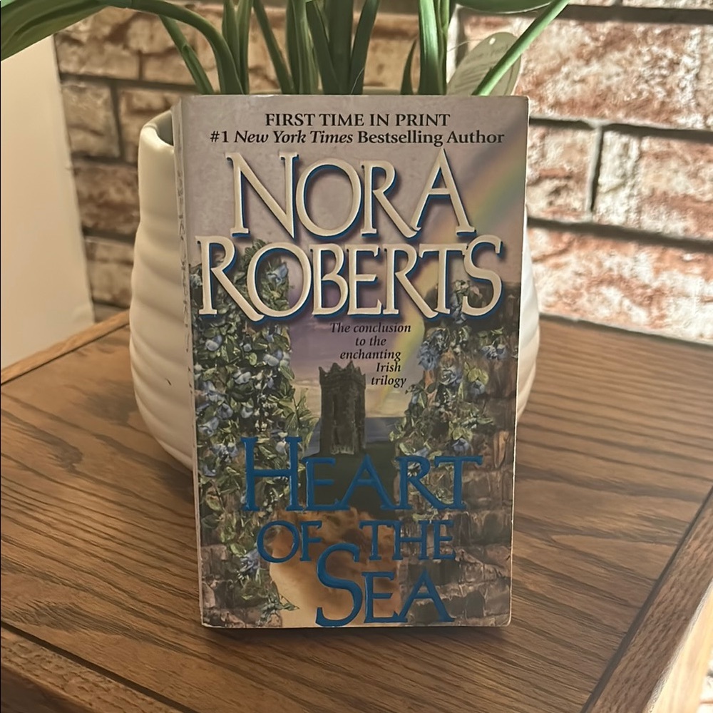 Heart of the Sea by Nora Roberts - Paperback
